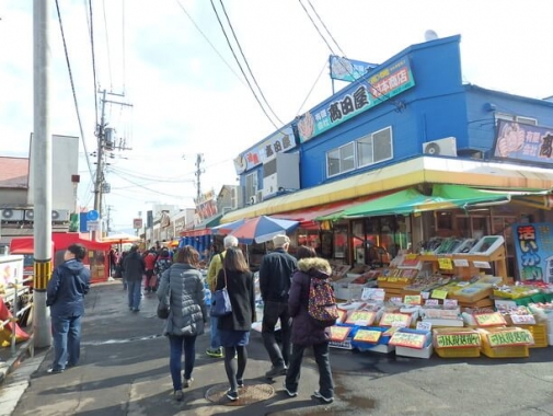 大勢の人でにぎわう函館朝市