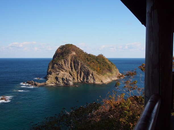 気軽に絶景 眼下に広がる積丹ブルーと宝島 黄金岬 Jtrip Smart Magazine 北海道 気軽に絶景 眼下に広がる積丹ブルーと宝島 黄金岬 Jtrip Smart Magazine 北海道