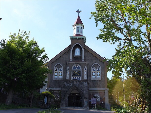色ガラスの美しい歴史的建造物カトリック小樽教会 富岡聖堂 Jtrip Smart Magazine 北海道