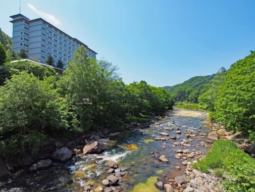 峡谷を流れる長流川