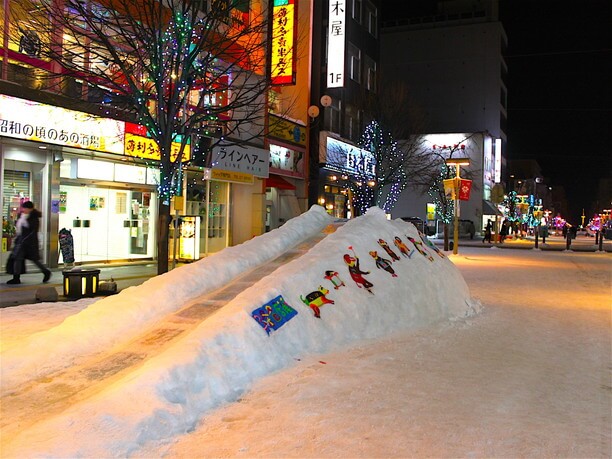 雪の滑り台