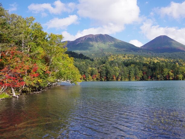 秋の紅葉シーズンの風景