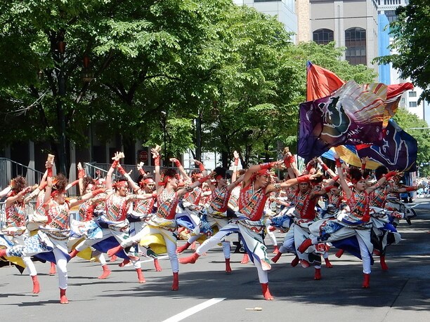 躍動感あふれる踊り