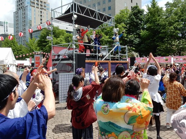 大通公園会場で行われるワオドリスクエア