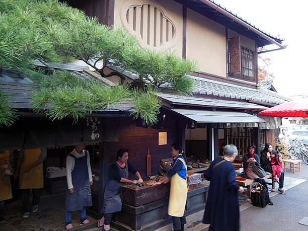 朝の店先