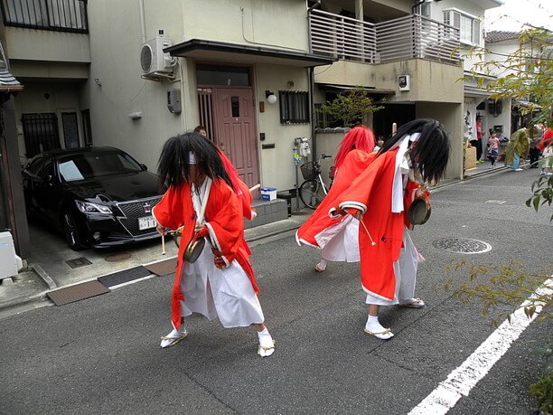 やすらい祭り踊りと練り