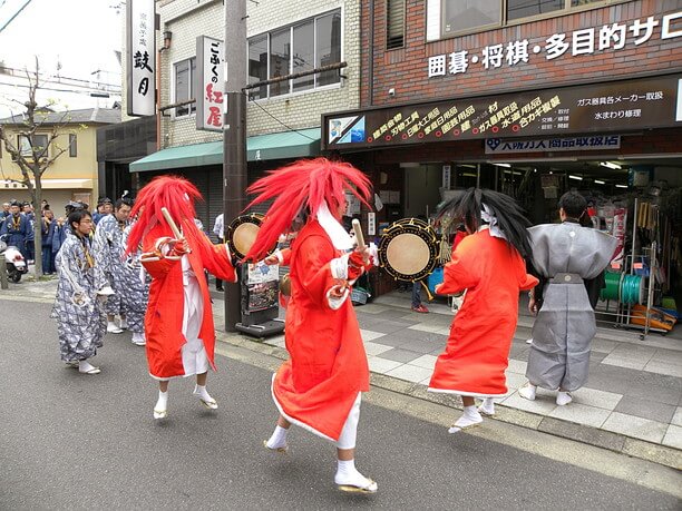 やすらい祭ジャンプ