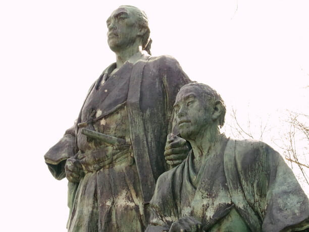 竜馬と慎太郎像