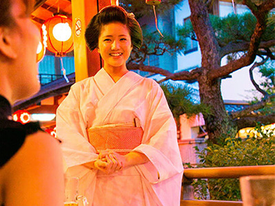 一見さんでも大丈夫！舞妓さんに会える京都北野の上七軒歌舞練場 | J