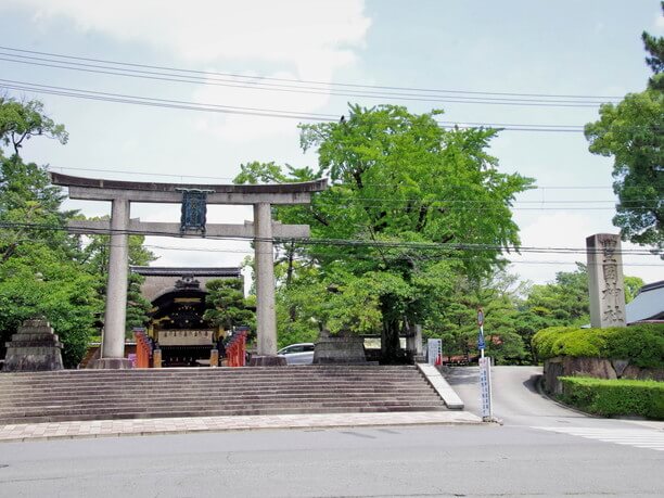 豊国神社の大きな鳥居