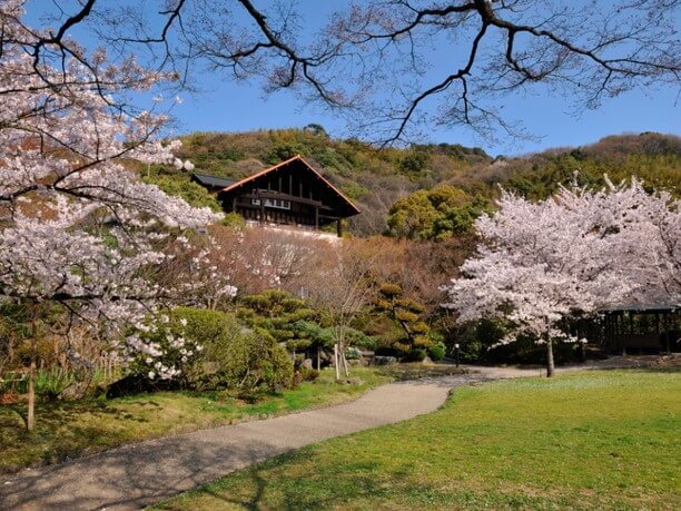 大山崎山荘を取り巻く庭園