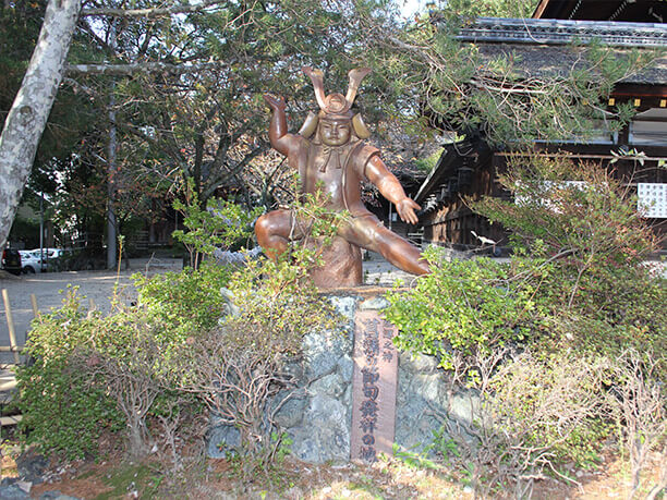 菖蒲（端午）の節句発祥の地の銅像