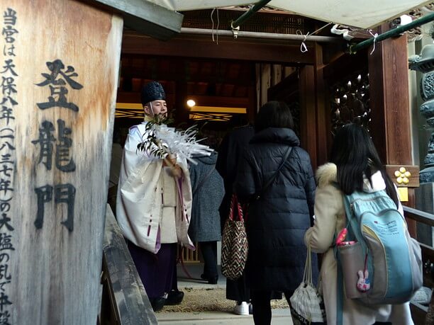 内陣通り抜け参拝