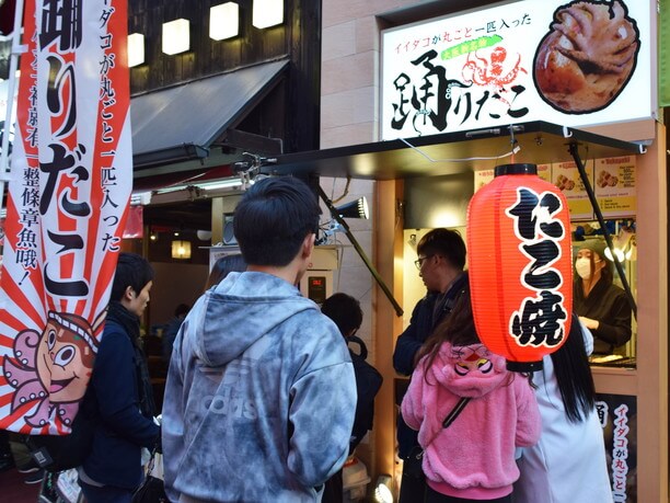 夕方頃の店舗前