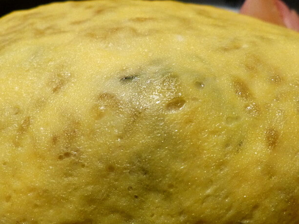 黄色い薄焼き卵の表面