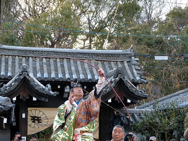 法弓を持った追儺師(ついなし)