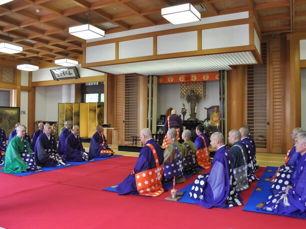 西国三十三所草創1300年記念事業の成功と世界平和を祈る読経、説明会