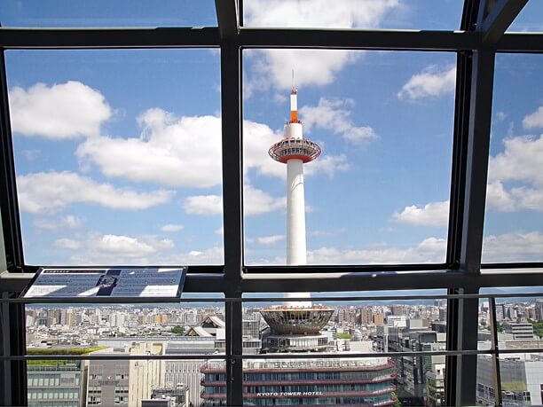 間近に見える京都タワー