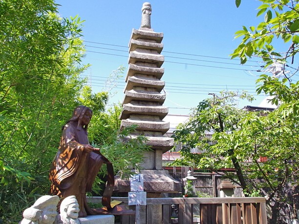 紫式部の供養塔