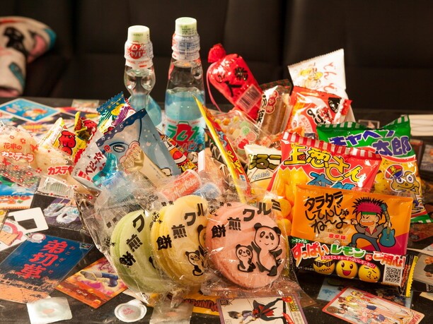 大阪梅田の放課後バーA-55駄菓子食べ放題の夜旅スポット | J-TRIP Smart Magazine 関西