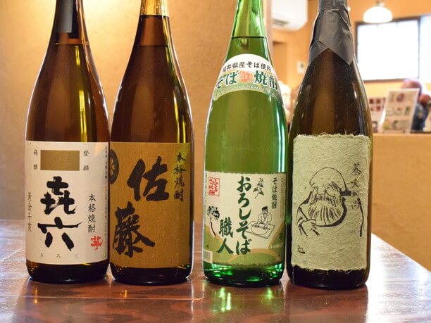 麦、蕎麦、芋と焼酎の種類も豊富