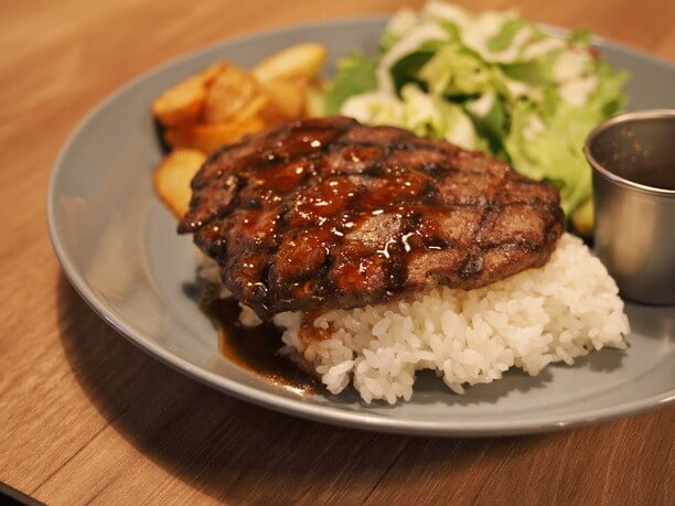 ブルックリンマッシュドビーフのプレートランチ