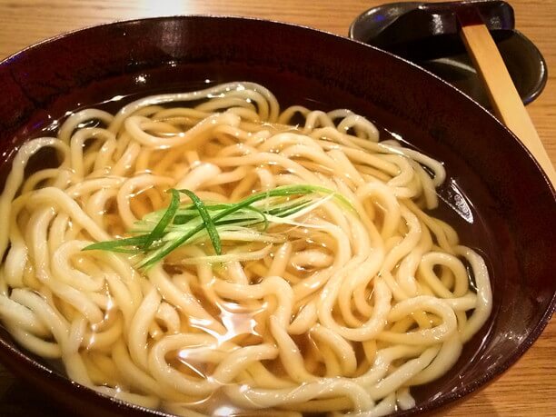 お出汁をまとったうどん