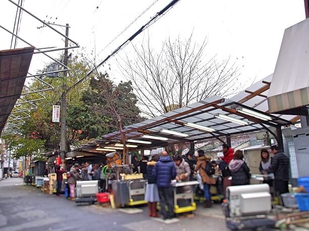 驚きの店構え