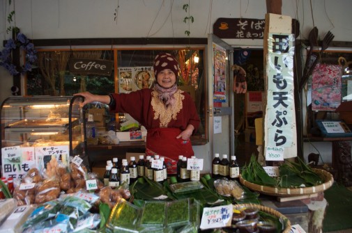 天ぷらを売っている人