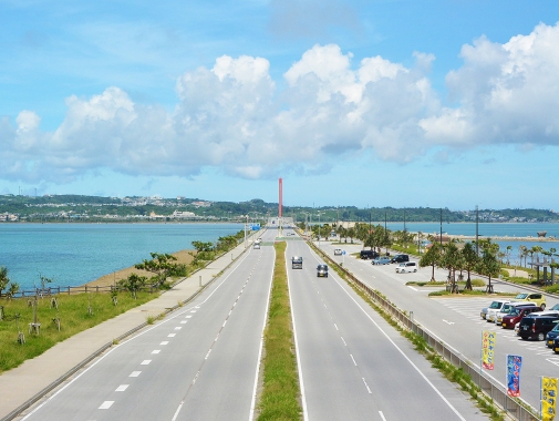 海中道路正面