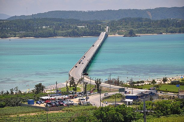 古宇利島にかかる古宇利大橋