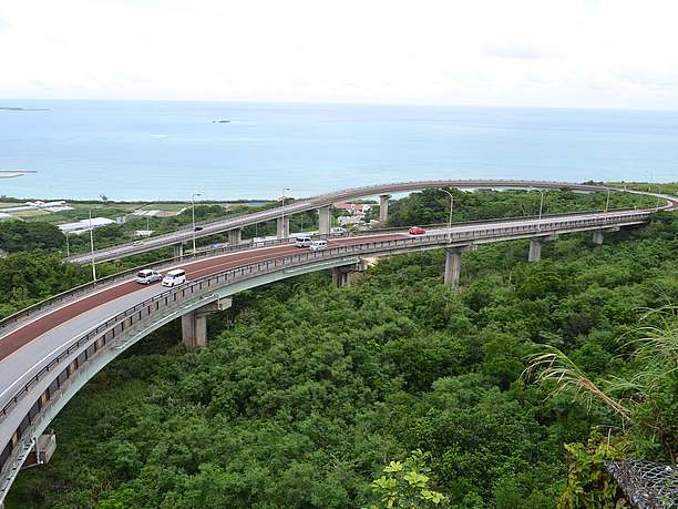 南城市にあるニライカナイ橋