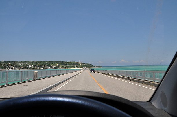 海の美しさを見ながらゆっくり走行