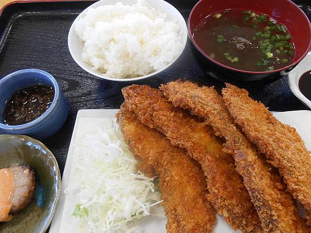 池間島食堂の名物料理サメフライ（700円