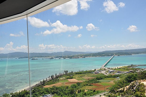 ３階からの眺め。美しい古宇利島の景色