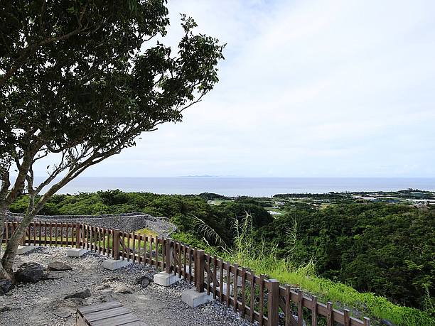 標高100mの城壁からの眺め