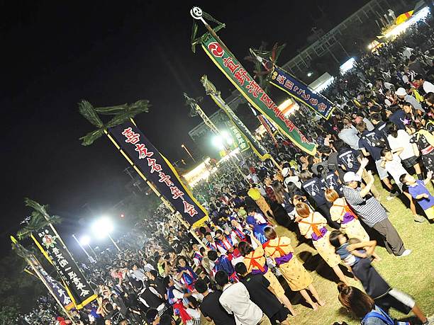 賑わうエイサー祭り会場