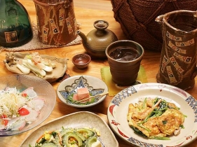 沖縄素材の料理も季節ごとにたくさんご用意