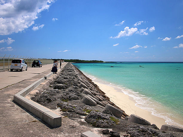 砂浜と青い海