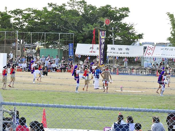 祭りの会場は市民広場