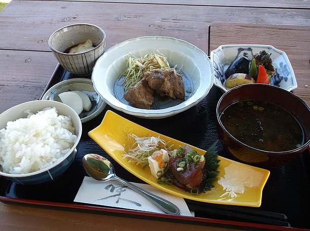 やーにんじゅ定食