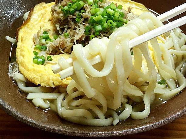 体に優しい素朴な味わいの地鶏黄金そば