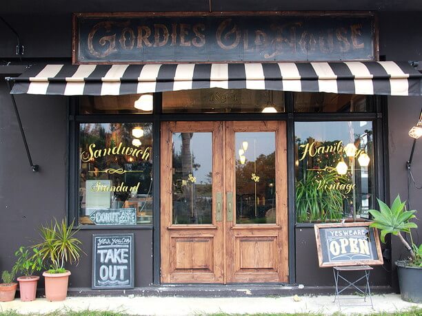 GORDIES OLD HOUSE店正面