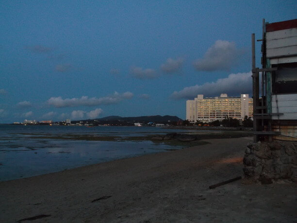 店の外