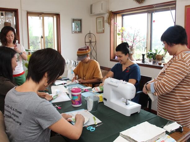 た小物入れづくりのワークショップの様子