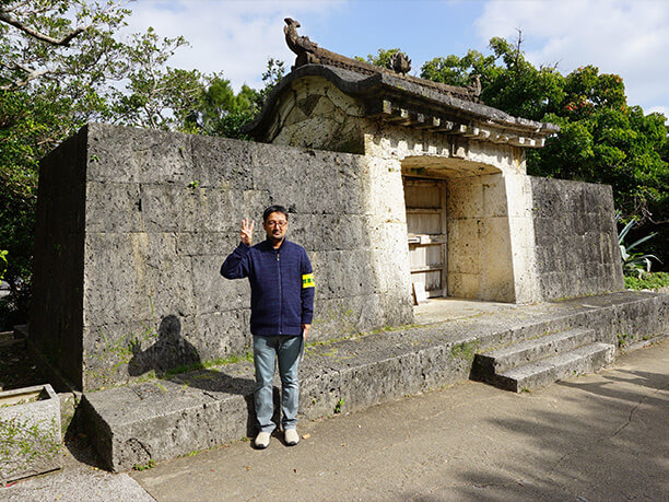 園比屋武御嶽石門とライター