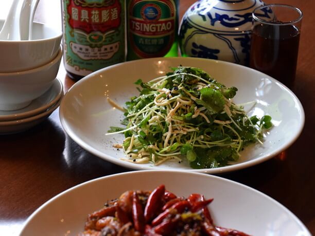 細切り押し豆腐と香菜（パクチー）の山椒オイルのサラダ