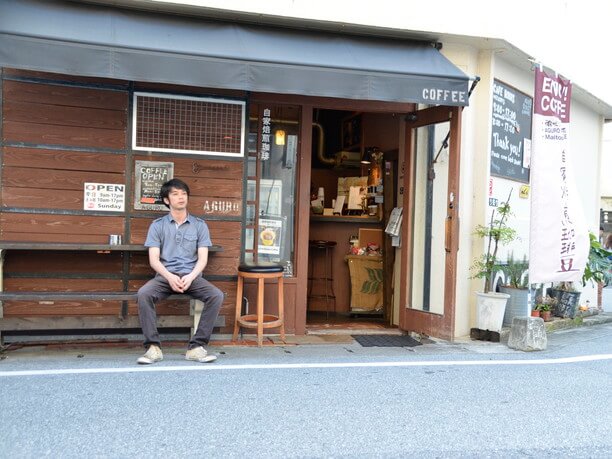 那覇の下町の路地裏にひっそり佇むコーヒー屋