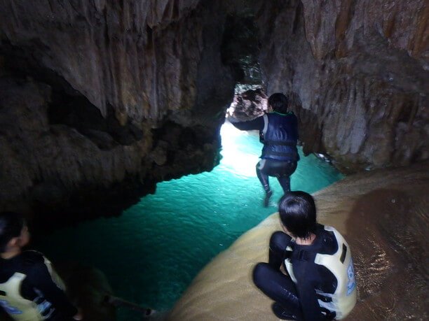 宮古島海宝館の鍾乳洞体験、マリン体験