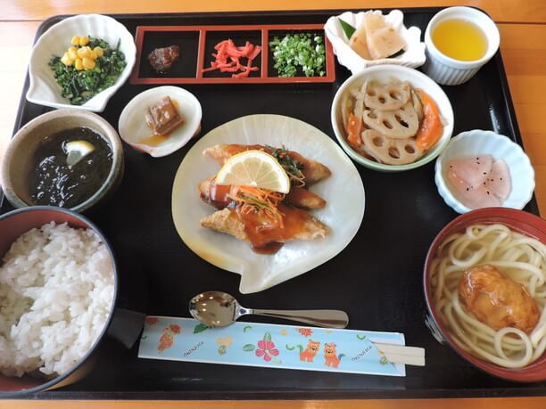 幸地館長おすすめの「さんご礁海宝御膳」